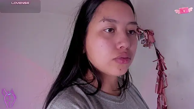 Viioleett_cum's Webcam Show