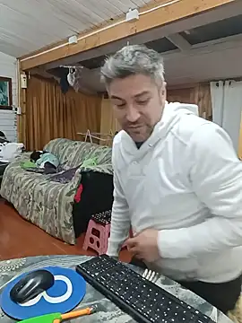 הופעת וובקאם של Girth_Gus