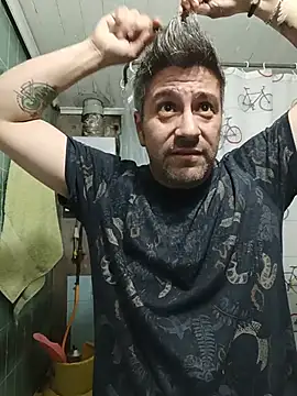 Girth_Gusn Webbikameraesitys