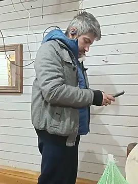 Girth_Gusn Webbikameraesitys