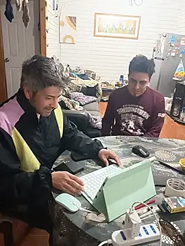 Girth_Gusn Webbikameraesitys