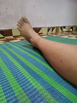 Hot-cute_beby Show in webcam