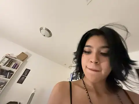 Show modela petitelatinateen na web-kameri