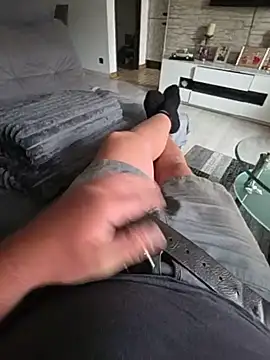 bigdicksklave Show in webcam