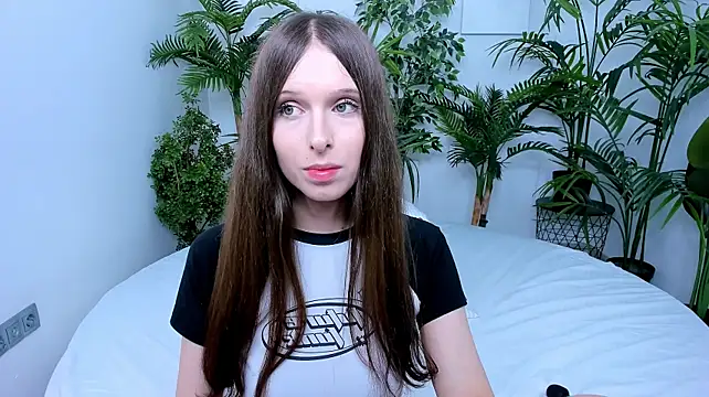 dark_k1tty Show in webcam
