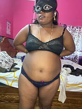 YourTeluguQueen143 Show in webcam