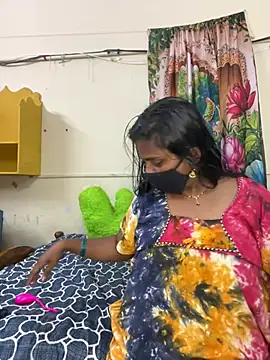 YourTeluguQueen143 Show Webcam