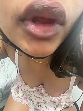 הופעת וובקאם של SluttyCouple69
