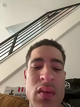 Bigdickpinnky webcam show