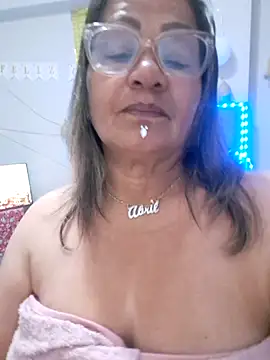 Vickyfox_ Chat XXX in diretta
