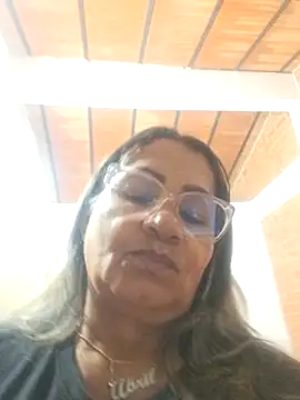 Vickyfox_ Chat XXX in diretta