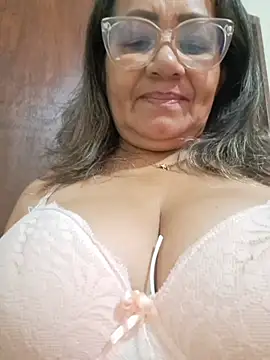 Vickyfox_のライブXXXチャット