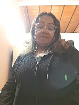 Vickyfox_ Chat XXX in diretta