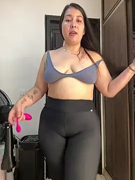 evelyn_1702's Webcam Show