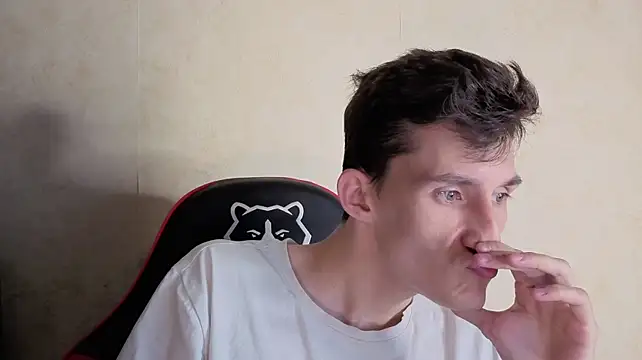 touch_me7 Adlı Modelin Web Kamerası Şovu