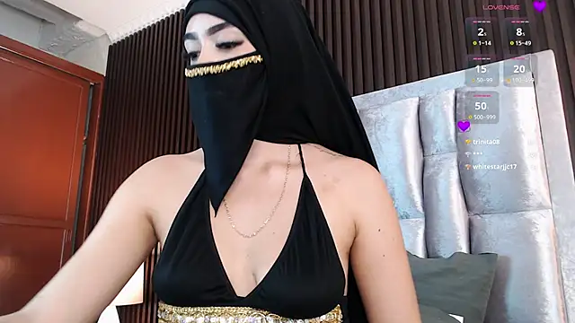 Show modela Zahra_milks na web-kameri