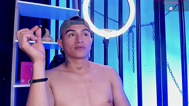 Show modela LiamDeep na web-kameri