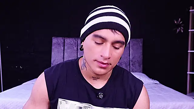 LiamDeep: διαδικτυακό σόου στην κάμερα