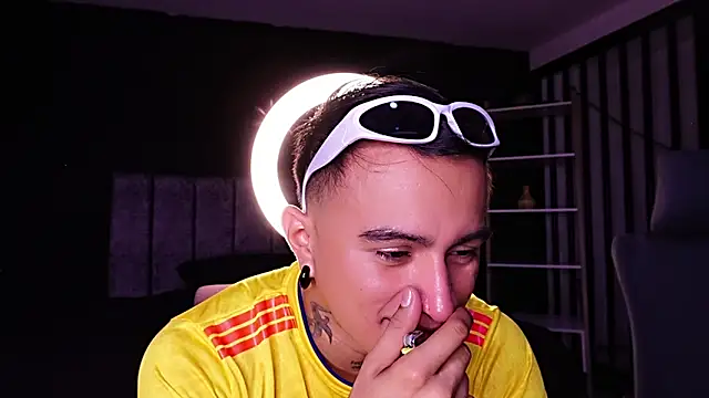 Show modela LiamDeep na web-kameri