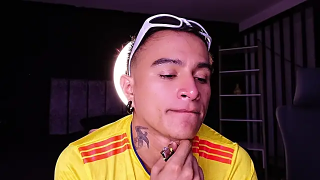 Show modela LiamDeep na web-kameri