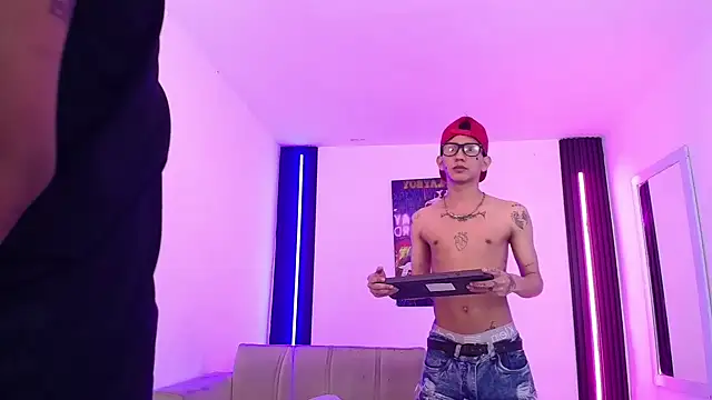 Marcus_and_Tony Show in webcam