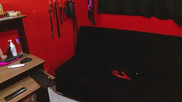 Emily_Slave28 Webcam Show