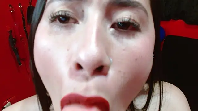 Chat XXX en directo de Emily_Slave28