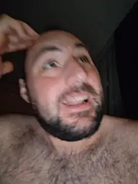 הופעת וובקאם של StrictBobby
