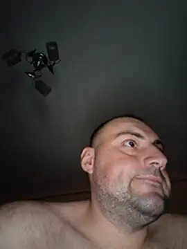 הופעת וובקאם של StrictBobby