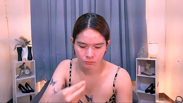 Mimi_Mckinley Pertunjukan Webcam
