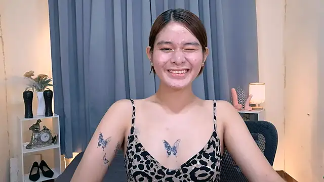 Mimi_Mckinley Pertunjukan Webcam