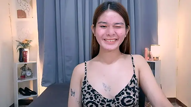 Mimi_Mckinley Pertunjukan Webcam