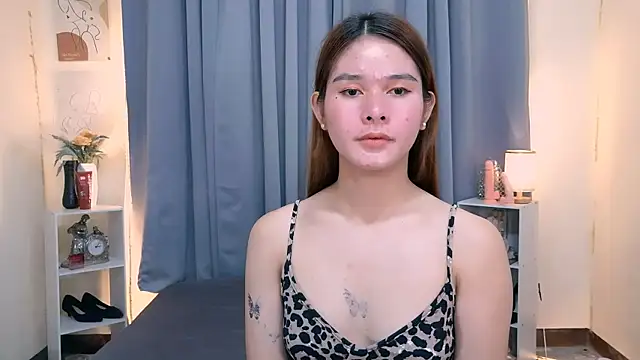 Mimi_Mckinley Pertunjukan Webcam