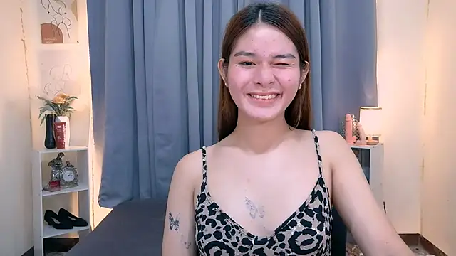 Mimi_Mckinley Pertunjukan Webcam