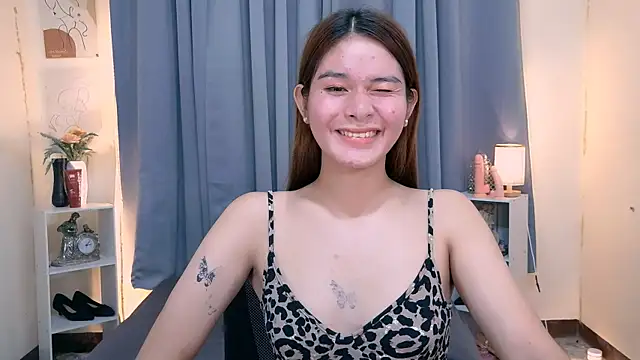 Mimi_Mckinley Show in webcam