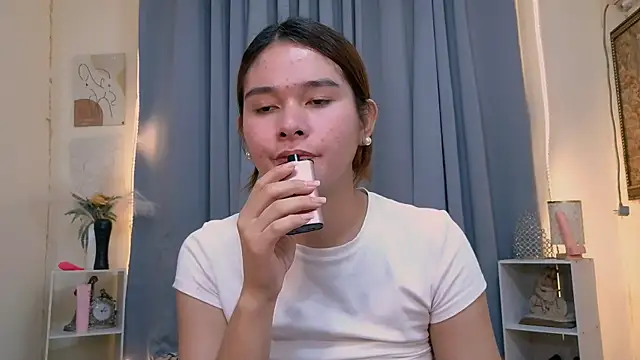 Mimi_Mckinley Pertunjukan Webcam