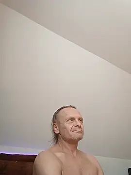 INVISIBLEKUBA Live XXX-chat