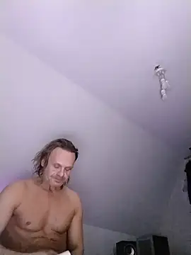 INVISIBLEKUBA webcam show