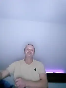 INVISIBLEKUBA Pertunjukan Webcam