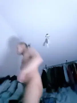 Show modela INVISIBLEKUBA na web-kameri