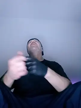 INVISIBLEKUBA Pertunjukan Webcam