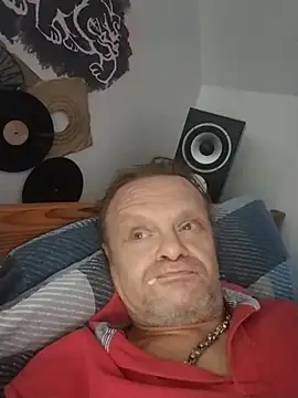 Show de INVISIBLEKUBA na webcam