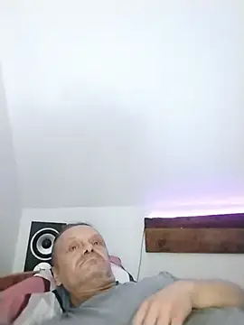 INVISIBLEKUBA Show in webcam