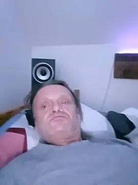 Show modela INVISIBLEKUBA na web-kameri