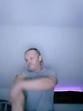 Pokazy przed kamerką – INVISIBLEKUBA