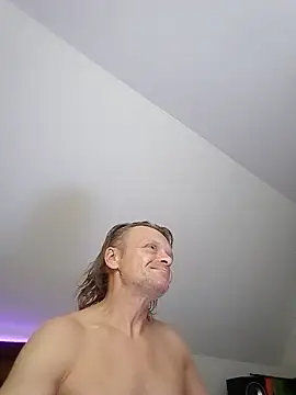 Show modela INVISIBLEKUBA na web-kameri
