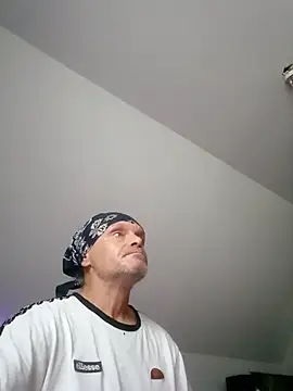 INVISIBLEKUBA – webcam-show