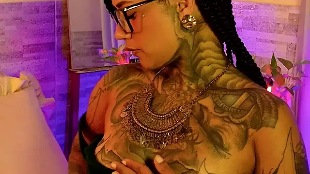 xbigpeach's Live XXX Chat
