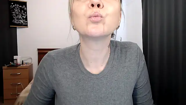 ParadiseAlina's Live Chat Room