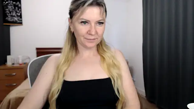ParadiseAlina Show in webcam